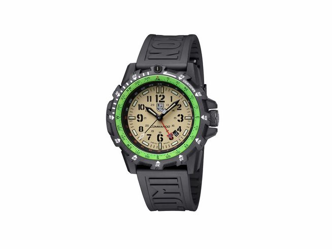 Luminox Land XL.3321 COMMANDO RAIDER 3320 SERIES Armbanduhr mit schwarzem Gehäuse und grünem Zifferblattring, beige Ziffern und einem robusten schwarzen Silikonarmband, Durchmesser 46 mm.