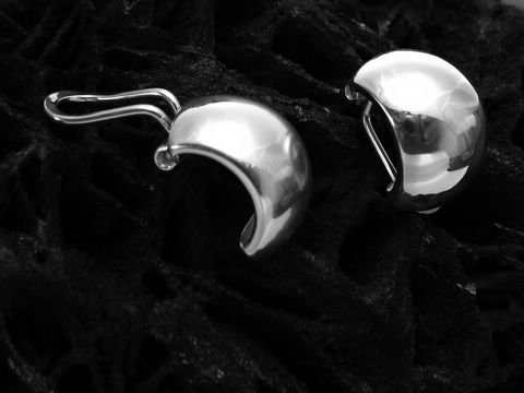 Ohr-Clips aus Sterling Silber, elegant und stilvoll, Hersteller Juwelier Harnisch, perfekt für besondere Anlässe. Ideal zur Ergänzung jedes Outfits.