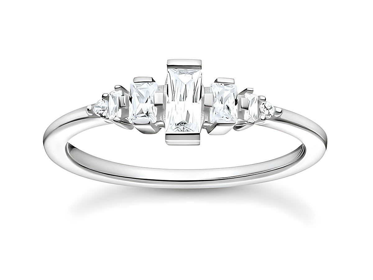 Thomas Sabo Charming Ring aus Sterling Silber mit weißem Zirkonia in Größe 52, design mit funkelnden Zirkonia-Steinen, elegant und zeitlos.