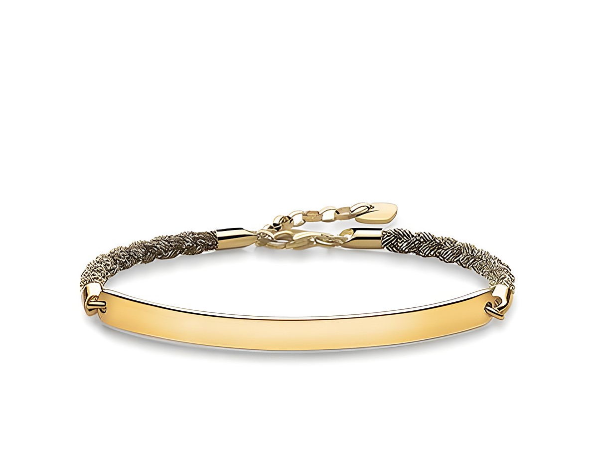 Silbernes Armband von Thomas Sabo mit vergoldeter Plakette und Nylonband in Champagnerfarbe, verstellbare Länge von 16,5 bis 19,5 cm. Elegantes und modernes Design.