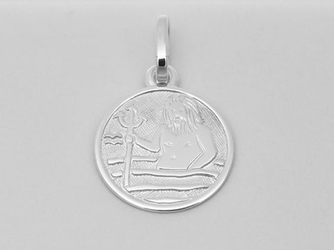 Wassermann Anhänger aus poliertem Sterling Silber mit einem Durchmesser von 14 mm, zeigt das Wassermann-Symbol in detaillierter Darstellung, Hersteller: Juwelier Harnisch.