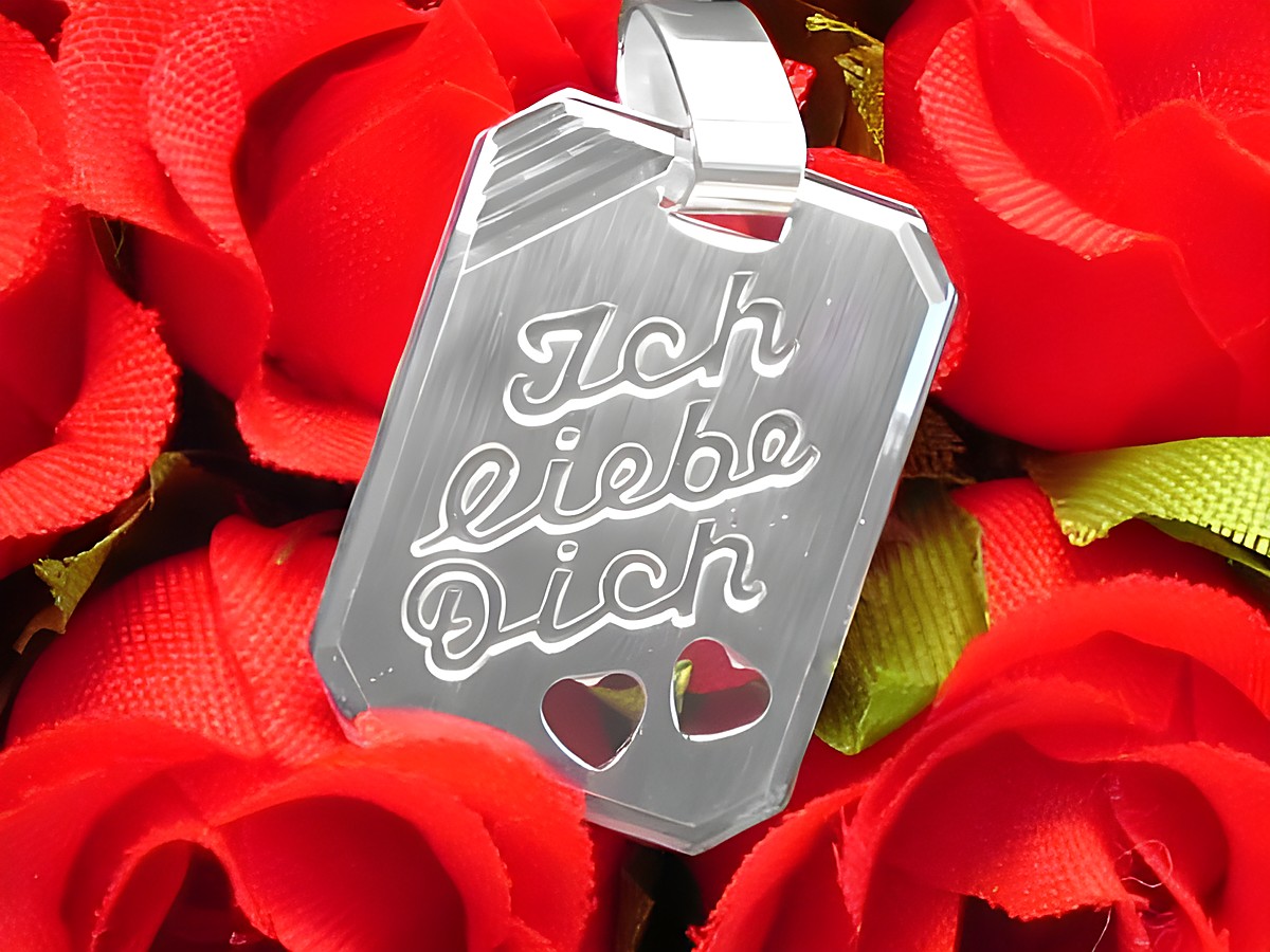 Silber Gravurplatte -Rechteck- mit der eingravierten Aufschrift Ich liebe Dich und zwei kleinen Herzen, Hersteller: Juwelier Harnisch, ideal als persönliches Geschenk.