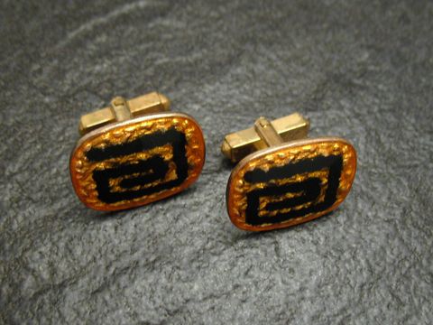 Manschettenknöpfe in gelb-schwarz mit Emaille, vergoldet, Hersteller Juwelier Harnisch, elegantes Design mit geometrischem Muster, ideal für besondere Anlässe und formelle Outfits.