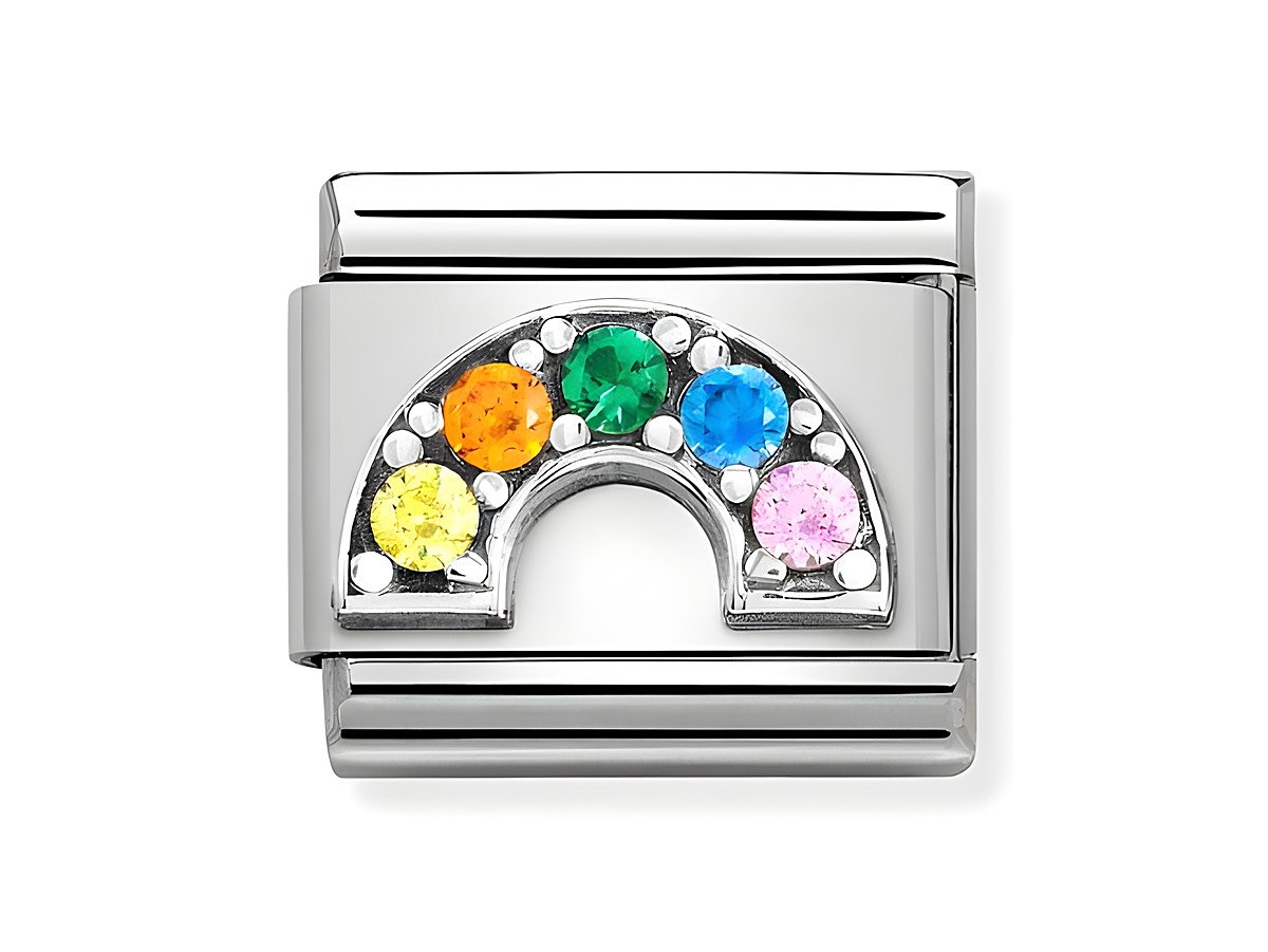 Ein silberner Charm mit einem Regenbogen-Motiv aus bunten Zirkonia, hergestellt von Nomination. Der Regenbogen zeigt verschiedene leuchtende Farben und ist in einem eleganten Design gehalten.