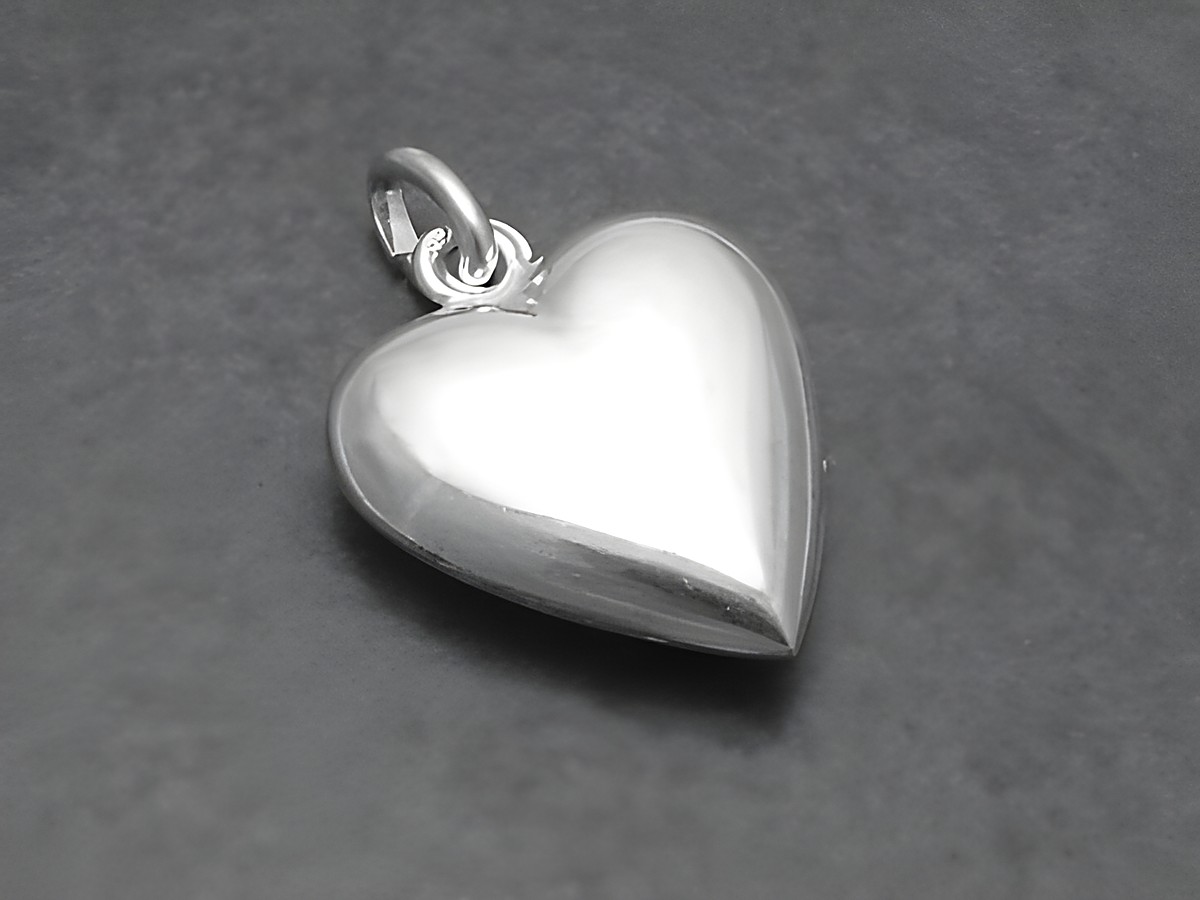 Silber Anhänger - Herz retro - Sexy und trendig, Hersteller: Juwelier Harnisch, plastisch, glänzendes Finish, stilvolles Design für modische Akzente.