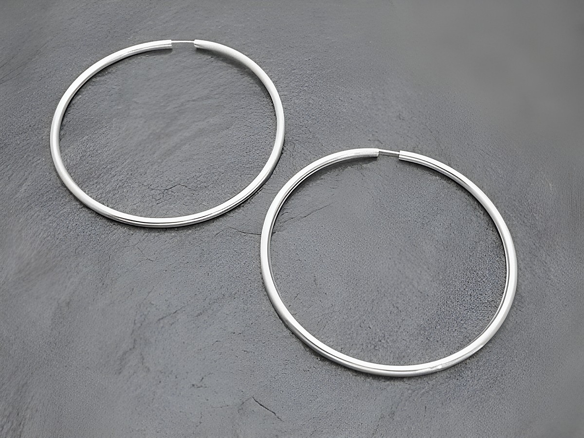 Silber Creolen 7 cm aus Sterling Silber mit einem Durchmesser von über 45 mm und einer Stärke von 3 mm, idealer Schmuck für jeden Anlass.
