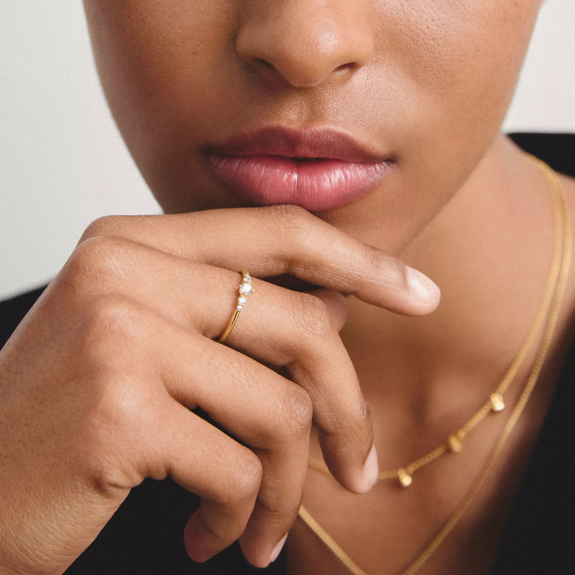Thomas Sabo Ring mit weißem Zirkonia – vergoldet – 4 mm hoch – Ansicht 3