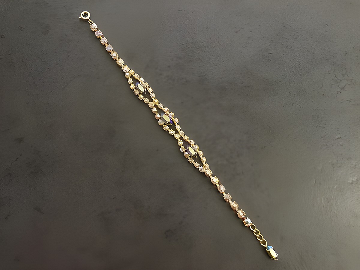 Strass Armband weiblich bunt 19-20 cm goldfarben vom Hersteller Juwelier Harnisch mit glitzernden Strasssteinen für einen eleganten Look. Ideal für besondere Anlässe. – Ansicht 2
