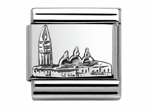 Silberner Charm von Nomination mit einer detailreichen Darstellung des San Marco Denkmals, das die charakteristische Architektur und Silhouette hervorhebt.