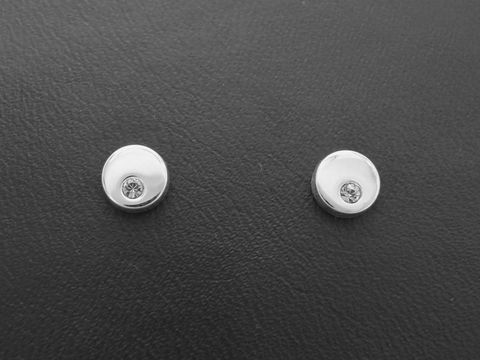 Silber Ohrringe in Kreisform mit Glas Kristall in Weiß, Hersteller Juwelier Harnisch, Zirkonia. Elegant und zeitlos, ideal für verschiedene Anlässe.