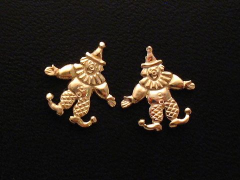 Lustige Ohrringe in Form von Hampelmännern aus Gold 333, hergestellt von Juwelier Harnisch, ideal für Technik- und Freizeitliebhaber.