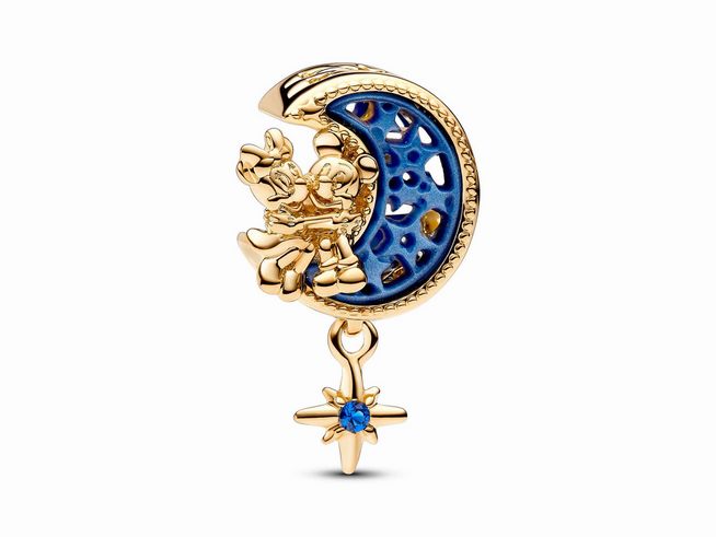 Charm von Pandora mit Micky Maus und Minnie Maus auf einem Halbmond in Gelbgold Vergoldung, verziert mit blauen Steinen und einem leuchtenden Sternanhänger.