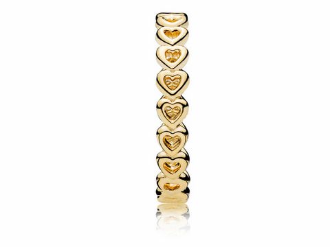 Zarter Linked Love Ring von Pandora in Größe 54 aus hochwertigem Material mit Herzmotiven, die eine elegante Optik verleihen und ideal für romantische Anlässe sind.