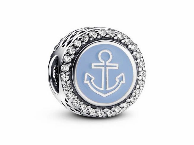 Bead mit Anker-Motiv in Hellblau, umrandet von funkelnden Zirkonia-Steinen, aus Silber gefertigt, ideal für eine maritime Schmuckkollektion von Pandora.