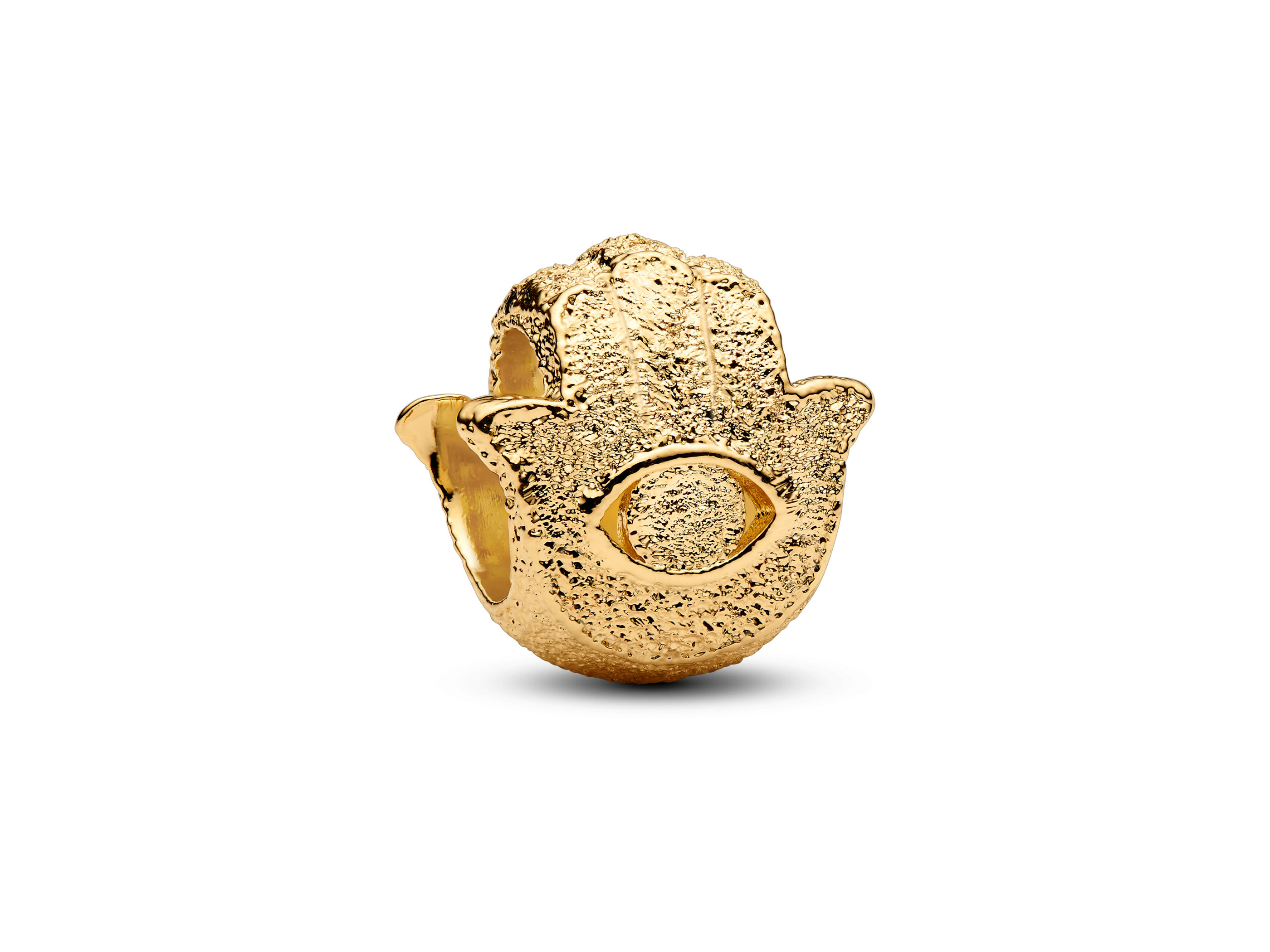 Strukturierte Hand der Fatima Mini-Charm aus gelbgold vergoldetem Material von Pandora, bietet einen besonderen und schützenden Schmuckakzent für jedes Armband.