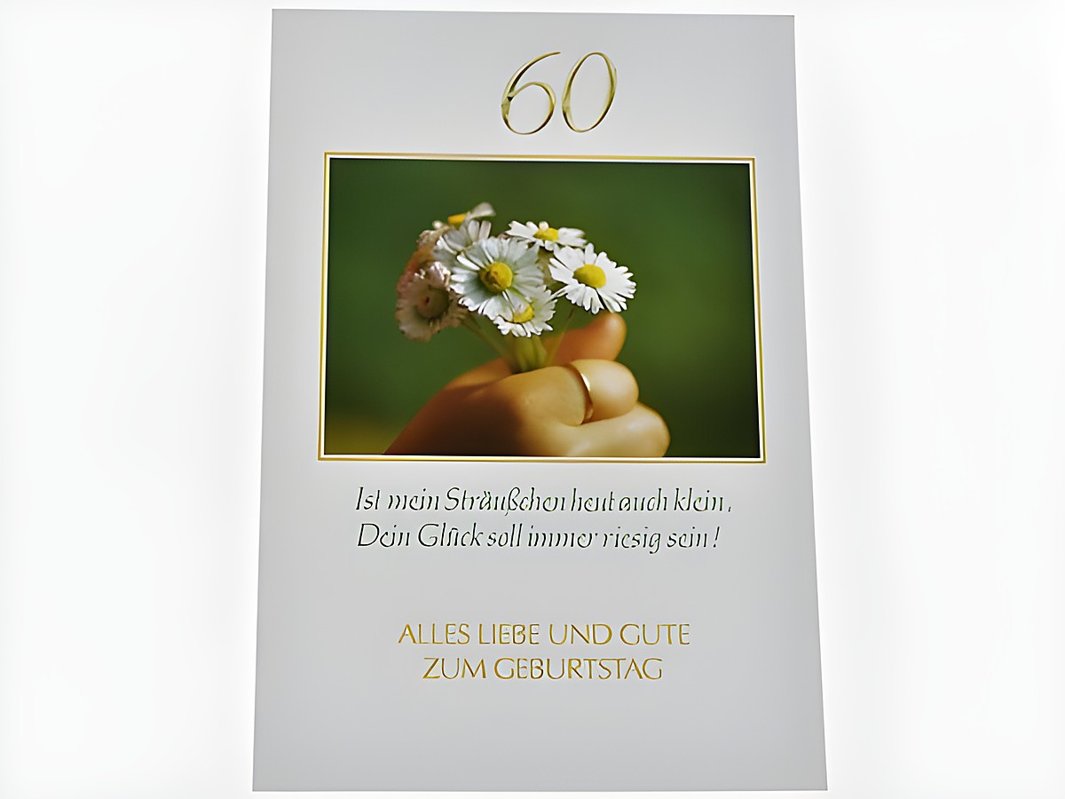 Geburtstagskarte mit einem kleinen Blumenstrauß aus Gänseblümchen in einer Hand, oben die Zahl 60 und der Text Ist mein Sträußchen heute auch klein, Dein Glück soll immer riesig sein, Alles Liebe und Gute zum Geburtstag.