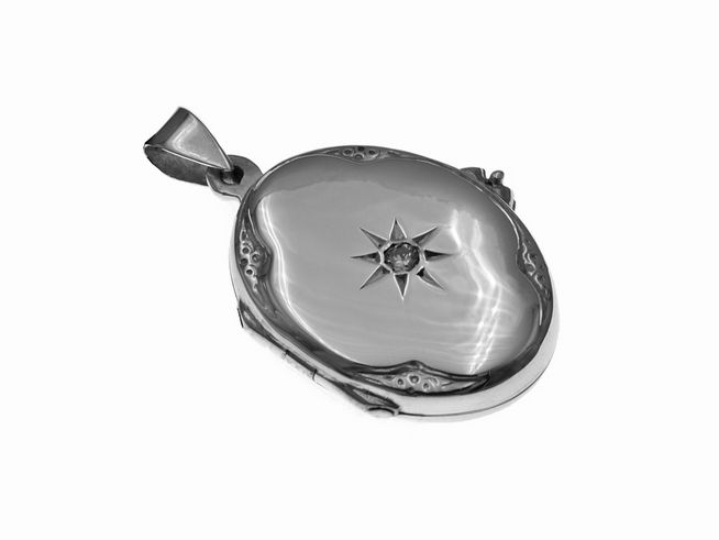Zirkonia Medaillon oval poliert 32mm aus Sterling Silber von Juwelier Harnisch mit dekorativem Stein und feinem Muster auf der Oberfläche.
