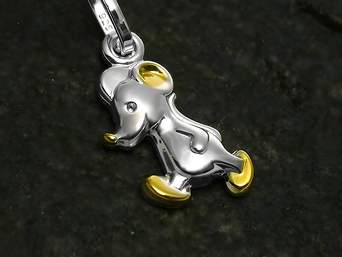 Bicolor Sterling Silber Anhänger in Form einer Maus, mit goldenen Details, ideal für Kinder, Hersteller Juwelier Harnisch, verspieltes und niedliches Design.