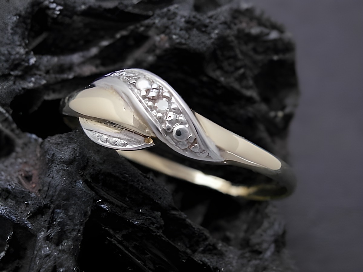 Gold Ring bezaubernd Gold 585 bicolor mit Diamant Goldring Größe 50,5 Hersteller Juwelier Harnisch bis Größe 52/17.