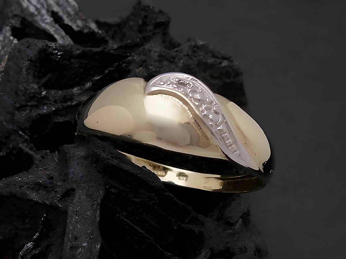 Gold Ring traumhaft in Gold 333 bicolor mit Diamant. Eleganter Goldring in Größe 57 bis 58/18,5, Hersteller Juwelier Harnisch. Ein wunderschönes Schmuckstück für besondere Anlässe.