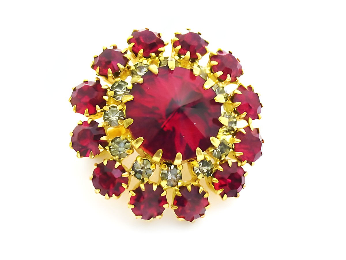 Rote Strass Brosche im Sexy City Look, rund, mit funkelnden roten und grauen Strasssteinen eingefasst in goldfarbenem Metall, Hersteller Juwelier Harnisch. Ideal für jeden eleganten Auftritt.