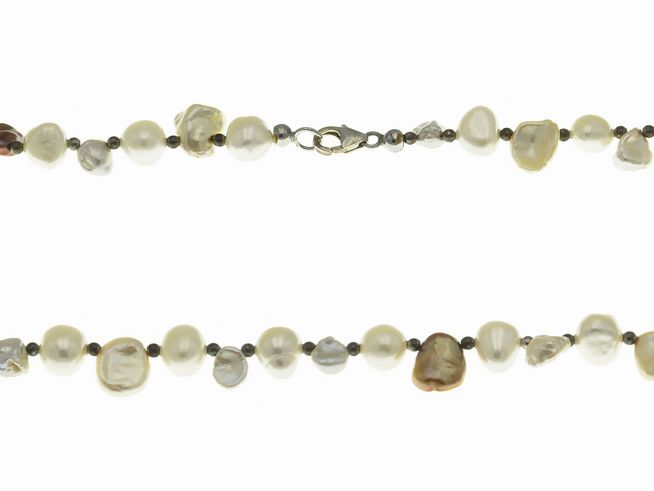 Perlenkette 89 cm in Weiß mit Barock Süßwasser Zuchtperlen, bunt gestaltet und gefertigt von Juwelier Harnisch, elegant und vielseitig für jeden Anlass.