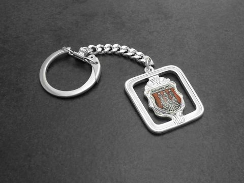 Schlüsselanhänger mit versilbertem Hamburg Wappen, gefertigt von Juwelier Harnisch, in silberfarbenem Design, ideal als persönliches Accessoire oder Geschenk.
