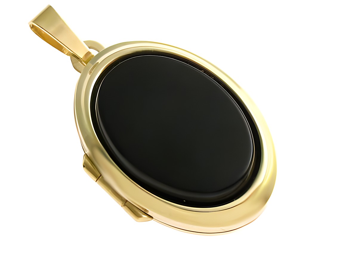 Onyx Cabochon in ovaler Form eingefasst in einem eleganten Gold 333 Medaillon von Juwelier Harnisch, ideales Schmuckstück für besondere Anlässe.