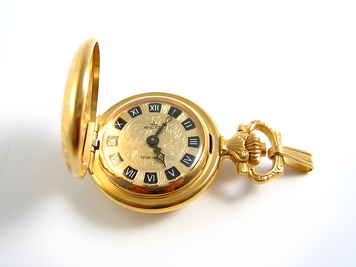 Taschenuhr ARCTOS, vergoldet, Handaufzug, Rarität. Die Uhr hat ein elegantes Ziffernblatt mit römischen Ziffern und einem kunstvoll verzierten Gehäuse. Ideal für Sammler.
