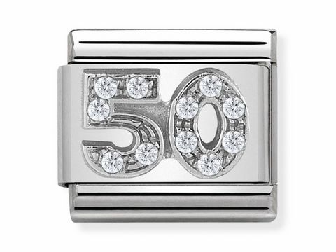 Silbernes Charm mit der Zahl 50, verziert mit funkelnden Kristallen, Hersteller Nomination, Modell SilverShine Classic, eignet sich ideal für persönliche Armbandgestaltungen.