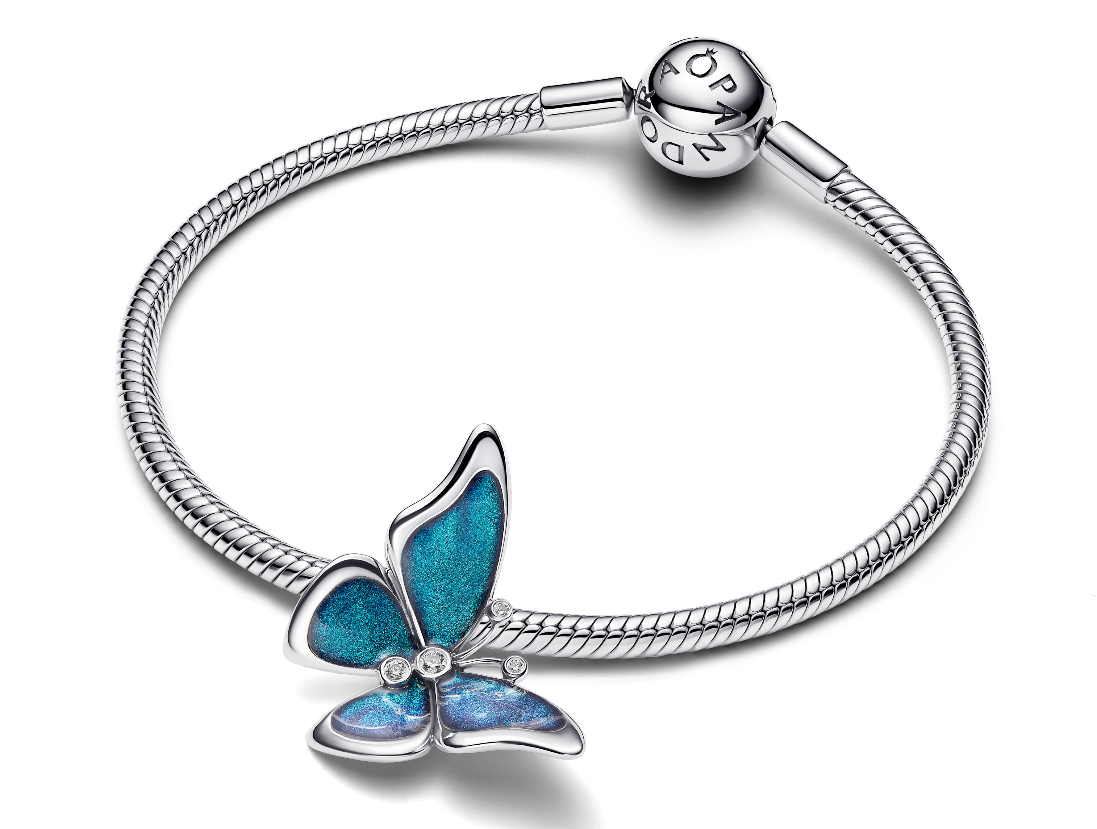 Charm mit Schmetterlingsdesign in XXL Größe aus Sterling Silber, verziert mit Emaille und Zirkonia, von Pandora, neuester Kollektion.