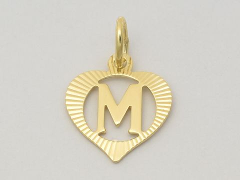 Herz Anhänger mit dem Buchstaben M aus 333 Gold, diamantiert. Hersteller Juwelier Harnisch, elegantes Design, perfekt für persönliche Geschenke.