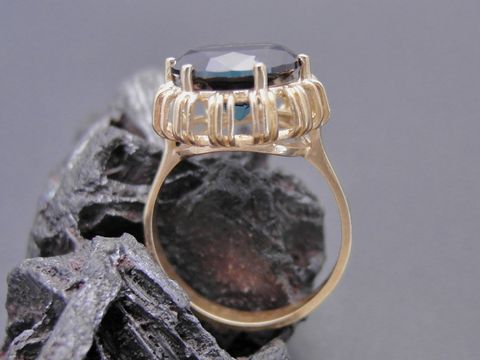 Goldring ausdruckstark Größe 54 mit synthetischem Turmalin in Gold 333, geschaffen vom Juwelier Harnisch, bis Größe 54/17,5, elegant und zeitlos.