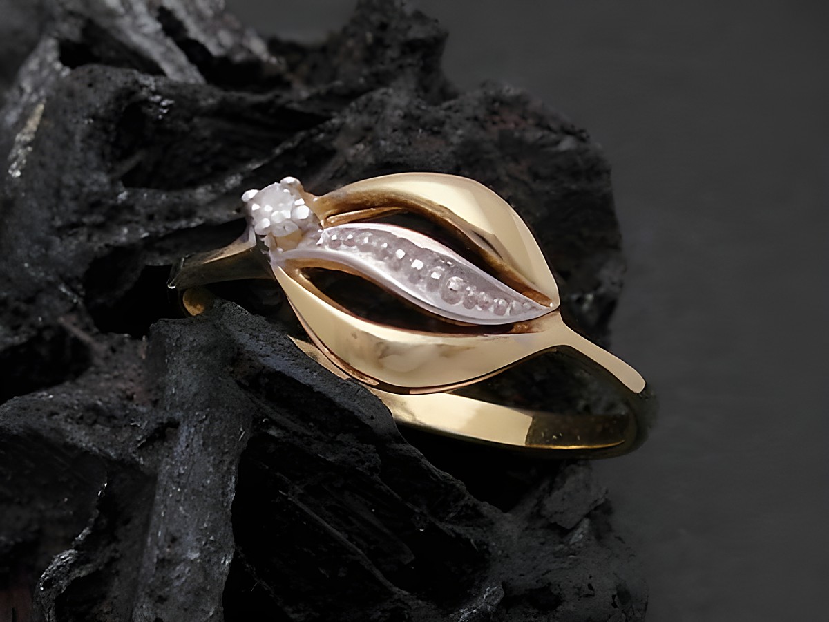 Gold Ring entzückend aus Gold 333 bicolor mit Diamanten im Blattdesign, Größe 56 vom Hersteller Juwelier Harnisch, bis Größe 56/18.