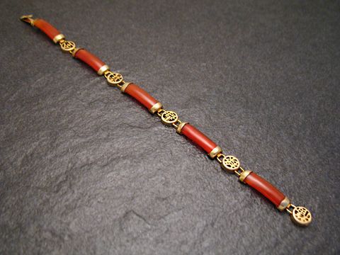 Karneol Armband aus roten Edelsteinen mit goldfarbenen Zwischenelementen, 20,5 cm lang, Hersteller Juwelier Harnisch, ideal für mystische Akzente im Schmuckdesign.