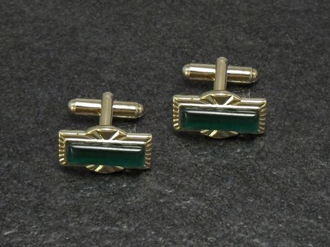 20283-0 Manschettenknöpfe in goldfarbenem Design mit grüner Fläche, Durchmesser 19,6 mm, vom Hersteller Juwelier Harnisch, elegant und stilvoll für besondere Anlässe.