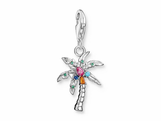 Charm-Anhänger von Thomas Sabo in Silber mit einem filigranen Palmen-Motiv. Der Anhänger ist verziert mit bunten Glas-Keramik Steinen in verschiedenen Farben, ideal für Strand- und Meer-Themen.