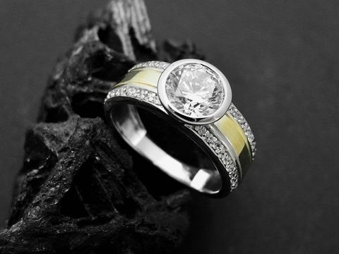 300789-0 Silber rhodiniert bicolor Silberring mit Zirkonia in Größe 58 von Juwelier Harnisch, elegantes Design mit funkelndem Stein und schönen Details. Ideal für besondere Anlässe.