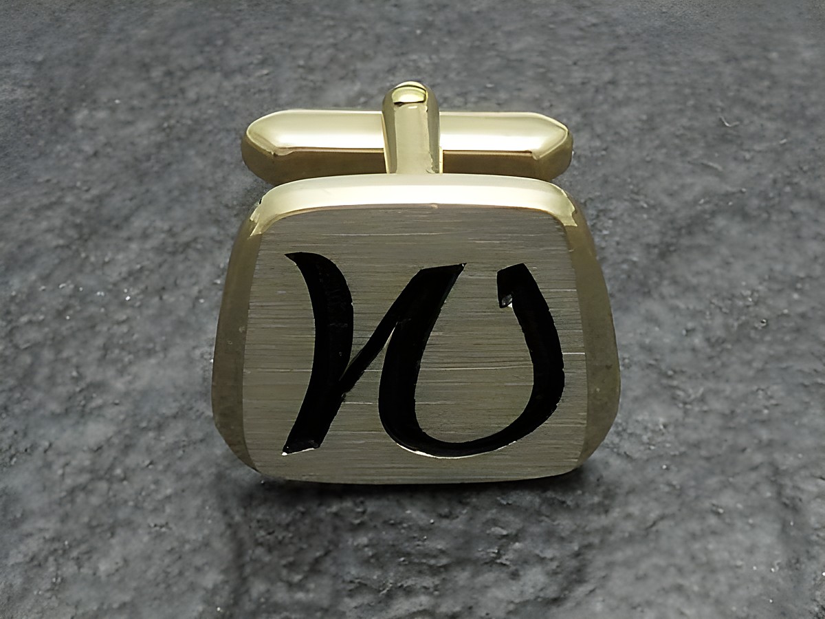 Vergoldete Manschettenknöpfe mit Initialen W, Hersteller Juwelier Harnisch, elegant und stilvoll, ideal für besondere Anlässe oder als Geschenk.