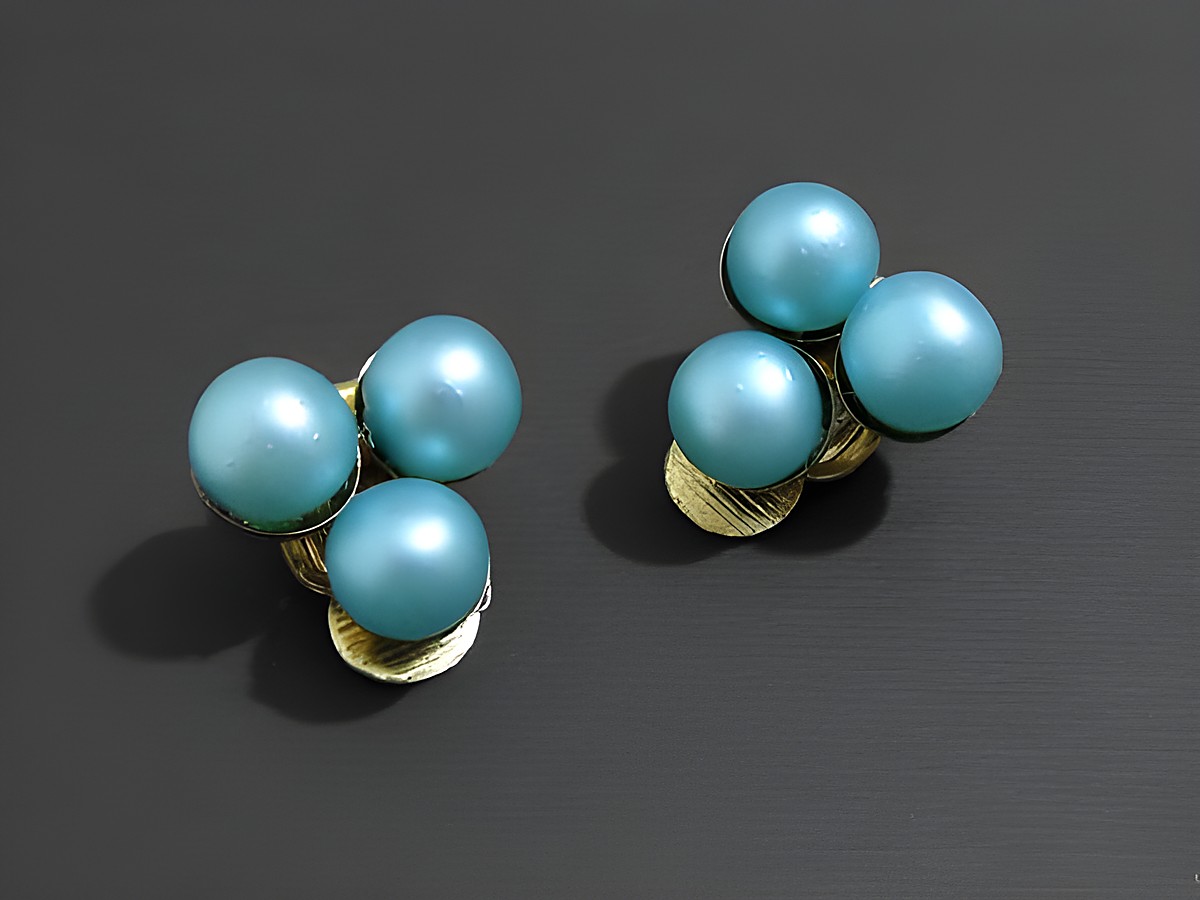 Elegante Modeschmuck Ohrclips in Türkis Matt mit Zuchtperlenimitation von Juwelier Harnisch, ideal für stilvolle Akzente und besondere Anlässe.