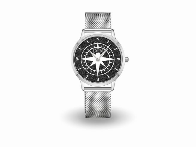 DUR Uhr Kompass Lavasand DW006 Edelstahl 36 mm zeigt ein elegantes Ziffernblatt mit Kompassdesign in Schwarz, umrahmt von einem silbernen Edelstahlarmband.