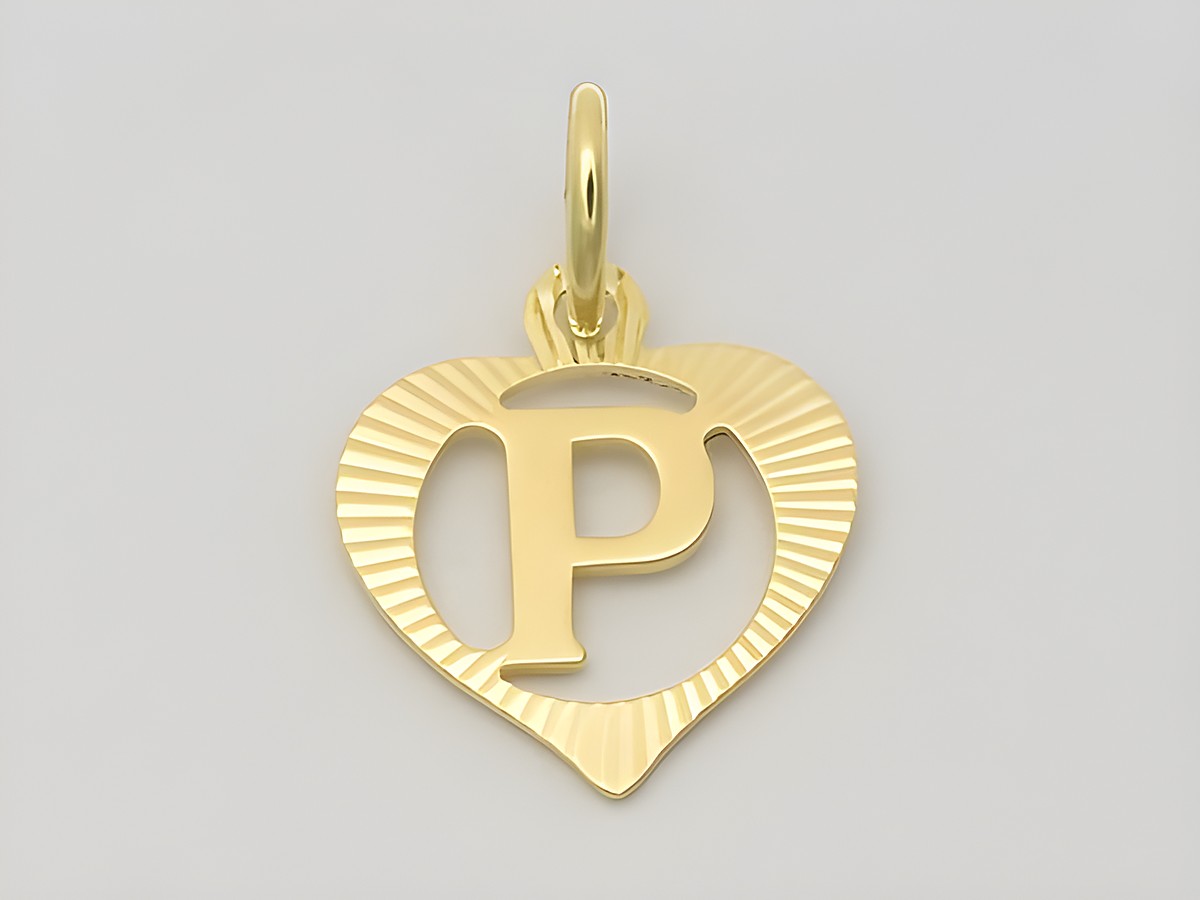 Gold Anhänger in Herzform mit dem Buchstaben P, diamantiert, aus 333 Gold, Hersteller Juwelier Harnisch. Ideal als persönliches Schmuckstück oder Geschenk.