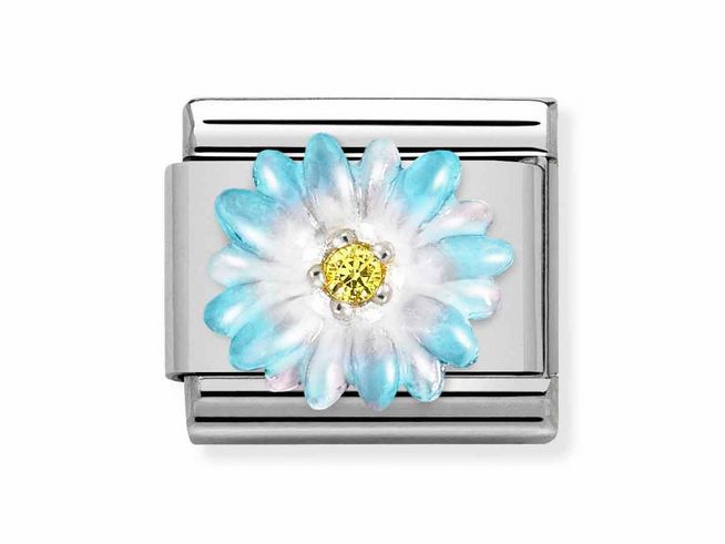 Edelstahl Charm von Nomination in Form einer Blume mit hellblauen Blütenblättern und einem gelben Stein in der Mitte, geeignet für Schmuckliebhaber.
