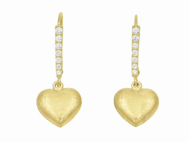Ohrhänger in Herzform aus vergoldetem Sterling Silber mit eismattierter Oberfläche und weißen Zirkonia-Steinen. Hersteller Juwelier Harnisch, eleganter Schmuck für besondere Anlässe.