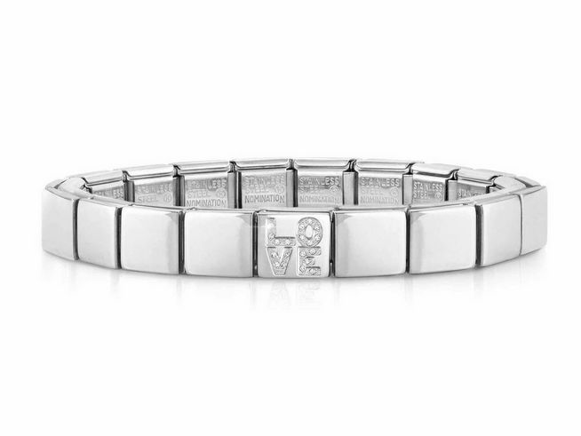 423910156-0 Edelstahl Armband von Nomination in glänzender Ausführung mit dem Schriftzug Love, ideal für stilvolle Akzente und modische Outfits.