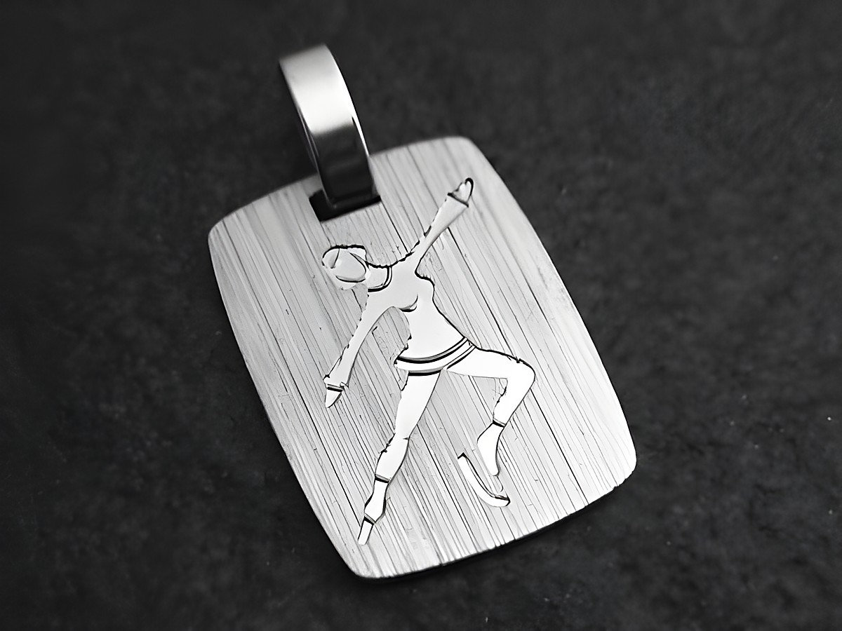 Silberanhänger in rechteckiger Form mit gravierter Eisläuferin, Hersteller Juwelier Harnisch, ideal für Sportliebhaber und Eiskunstlauf-Fans.