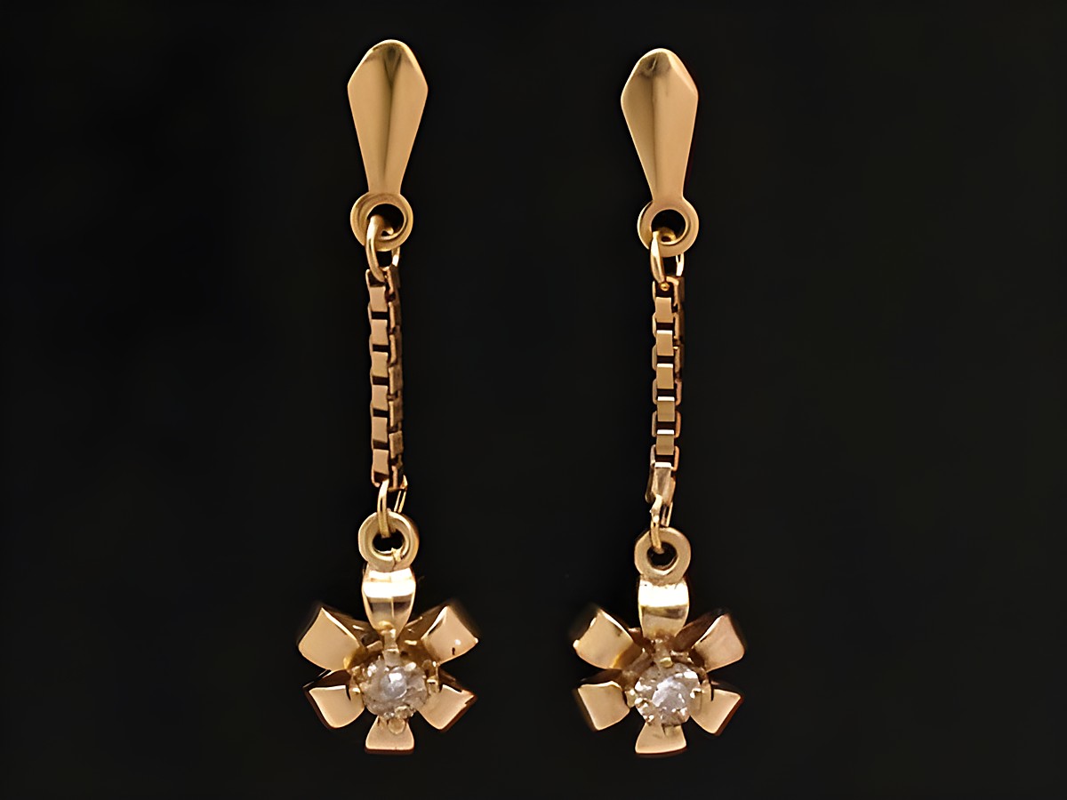 Ohrringe Diamant 0,02 ct. W/P - BLÜMCHEN Gold, Hersteller Juwelier Harnisch, Ohrhänger mit Stein in blütenförmigem Design, elegant und zeitlos, perfekt für besondere Anlässe.