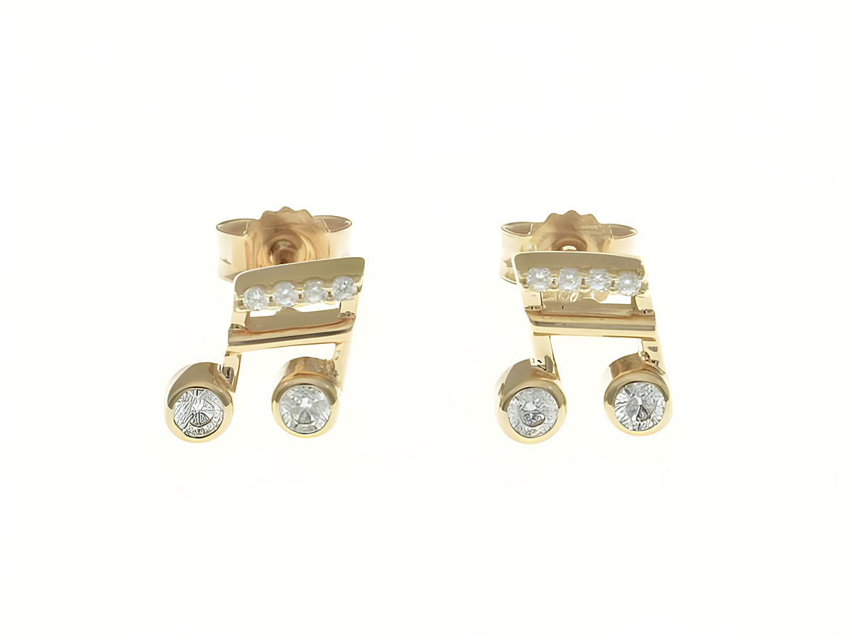 Zwei elegante Musiknote Ohrstecker aus Sterling Silber in Roségold gefertigt, verziert mit funkelnden Zirkonia-Steinen, hergestellt von Juwelier Harnisch.