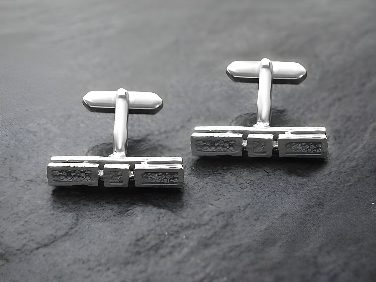 Manschettenknöpfe silberfarben look, rhodiniert, cufflinks, Hersteller Juwelier Harnisch, elegantes Design mit feinen Details, ideal für formelle Anlässe und stilvolle Kleidung.