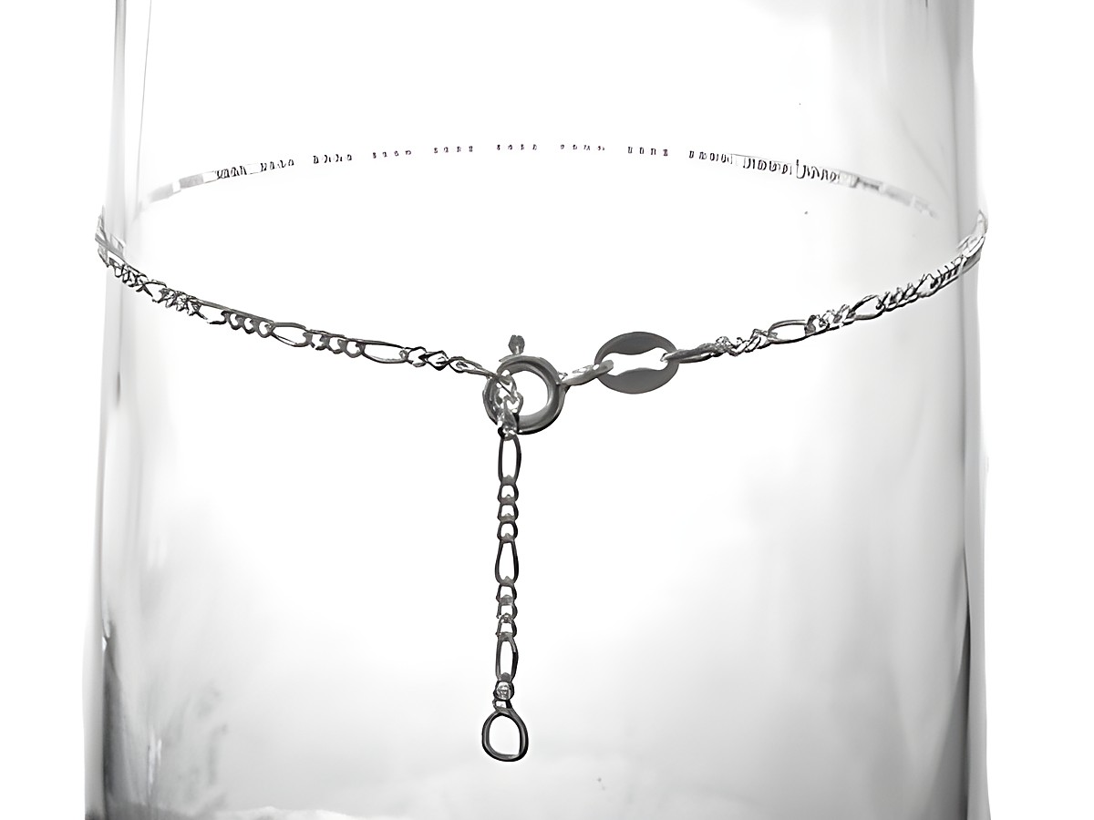 Blanko Sterling Silber Fußkettchen mit feinen Gliedern und praktischem Verschluss, hergestellt von Juwelier Harnisch, klassisches Design, vielseitig kombinierbar.